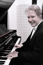 Steffen J. Boderskov ved klaveret